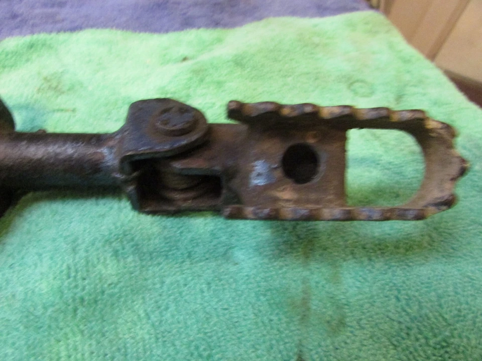 Suzuki DS100 1981 estriba soporte estriberas soportes reposapiés Foto 2 de 4