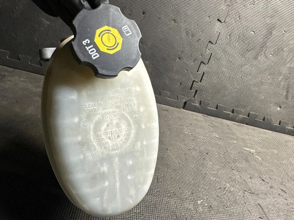 2004 Chevy Silverado 1500 LS cilindro mestre 03 04 05 06 07 fabricante de equipamento original - Imagem 4 de 4