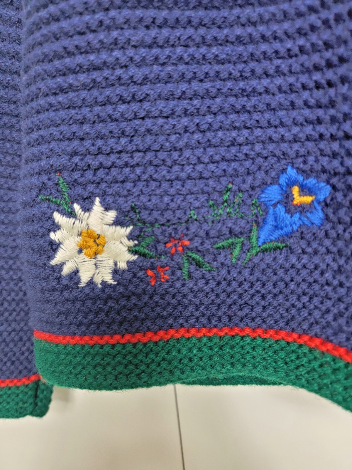 Picture 2 of 9