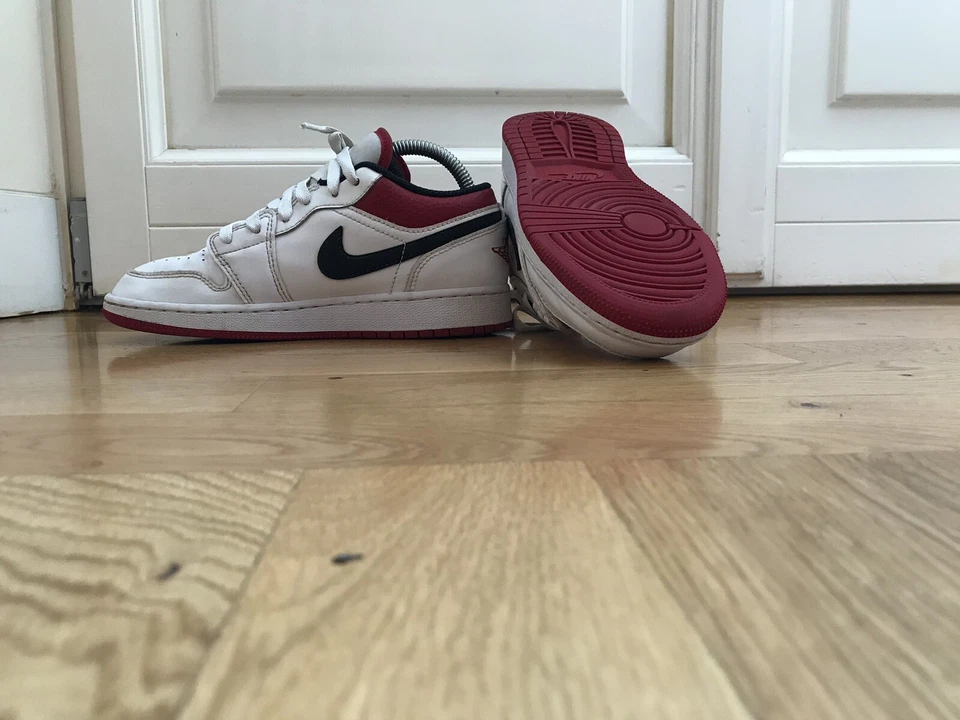 Nike Air Jordan 1 Retro Low, foto 1 di 5