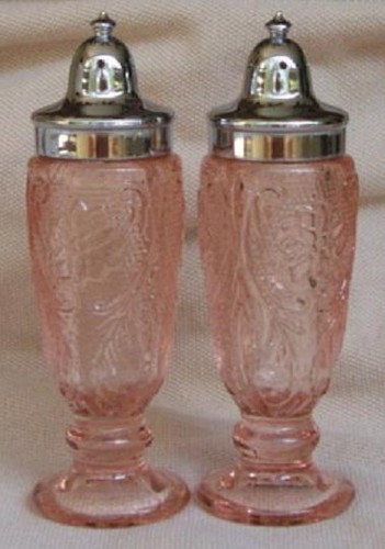 PEACH PINK Tiara Exclusives VINTAGE Sandwich GLASS SALT PEPPER SHAKERS * Mint - Picture 2 of 2