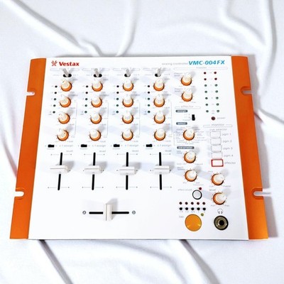 【DJミキサー】Vestax VMC-004 FX Vestax VMC-004 FX 4 Channel DJ Mixer w/adapter Working