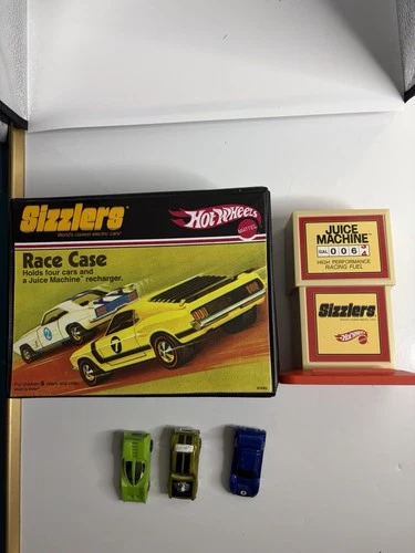 Vintage Hot Wheels Sizzlers Car Storage Case/Three Sizzler Cars/ Fuel Pump
