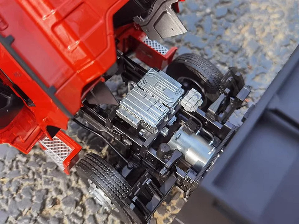 1/24 Scale FAW J6P EV Red Truck tractor Diecast Car Model Collection Toy Gift NI - Image 4 of 4