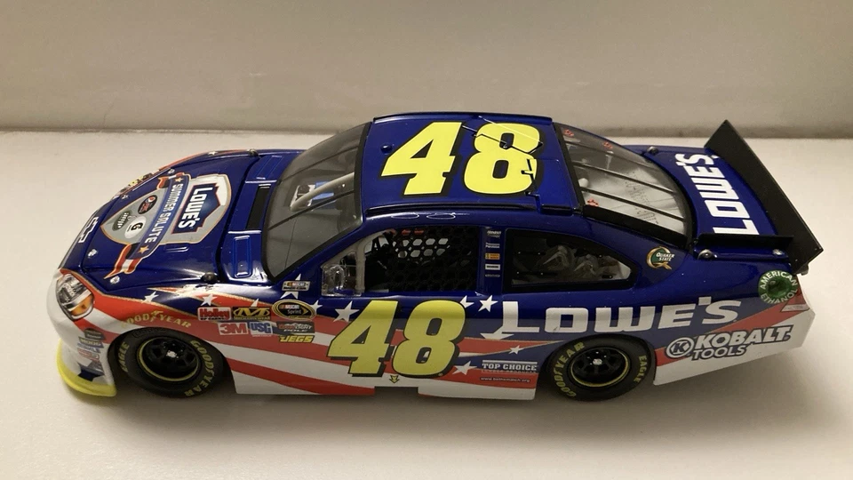 Chevrolet Impala 2011 Jimmie Johnson #48 Lowe's Summer Salute 1/24 Lionel Foto 4 de 4