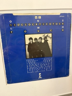 U2 - 11 O'Clock Tick Tock 7'' Vinyl (1980, WIP 6601) - HANDSIGNIERT SIGNIERT VON BONO
