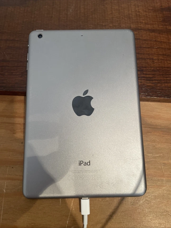 Apple iPad Mini, 7.9", 2013, WiFi Only 16GB - Gray - Spare Or Repair -No Reserve - Image 4 of 4