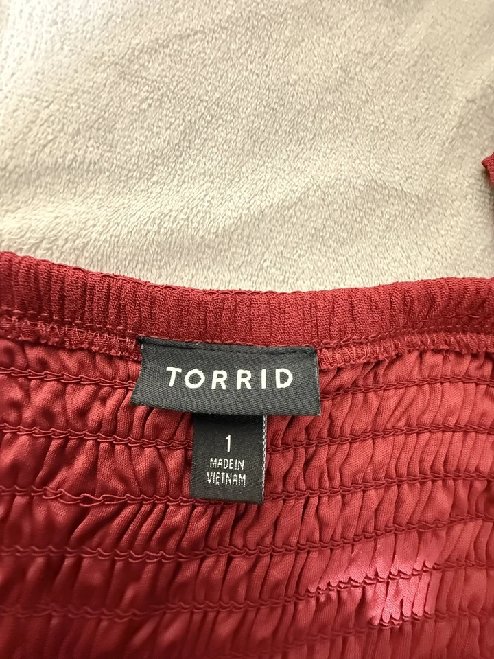 Torrid 女式蕾丝装饰荷叶边 V 领背心刺绣 1X 红色  — 第 3/4 张图片