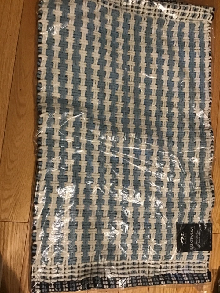 Moda basket weave chenille rug blue new 20’ by 32’ long cotton rug - Image 2 of 4