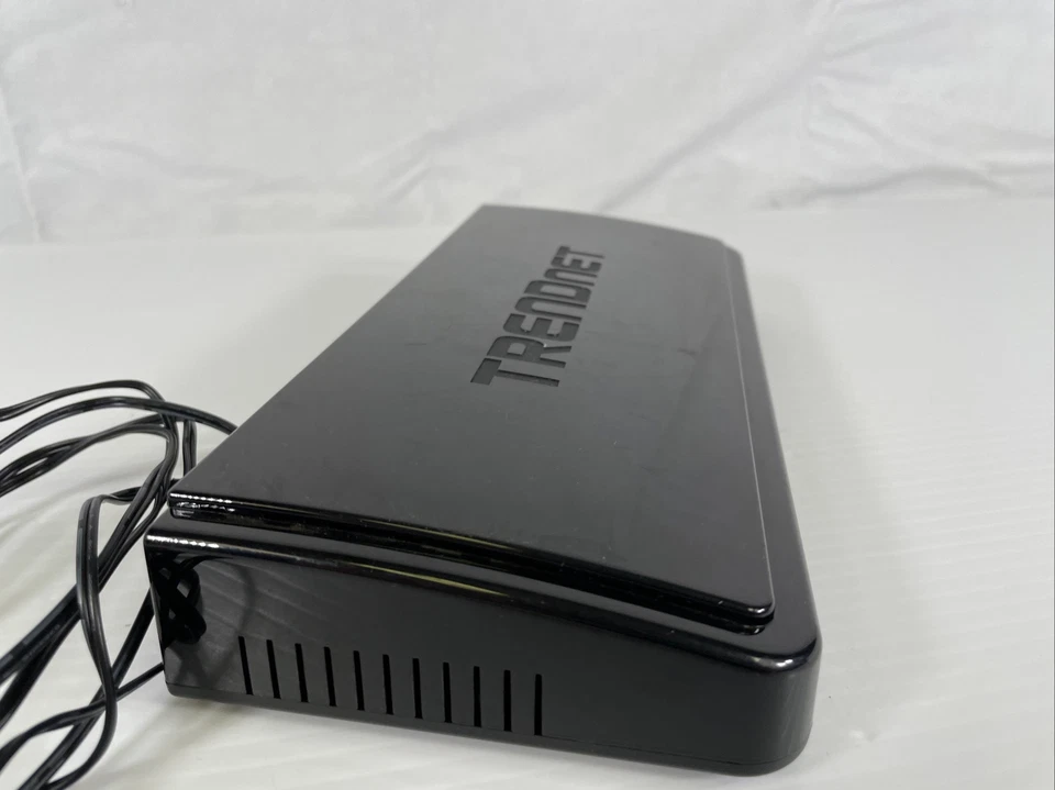 Trendnet Fast Ethernet Switch TE100-S24D - Image 4 of 4