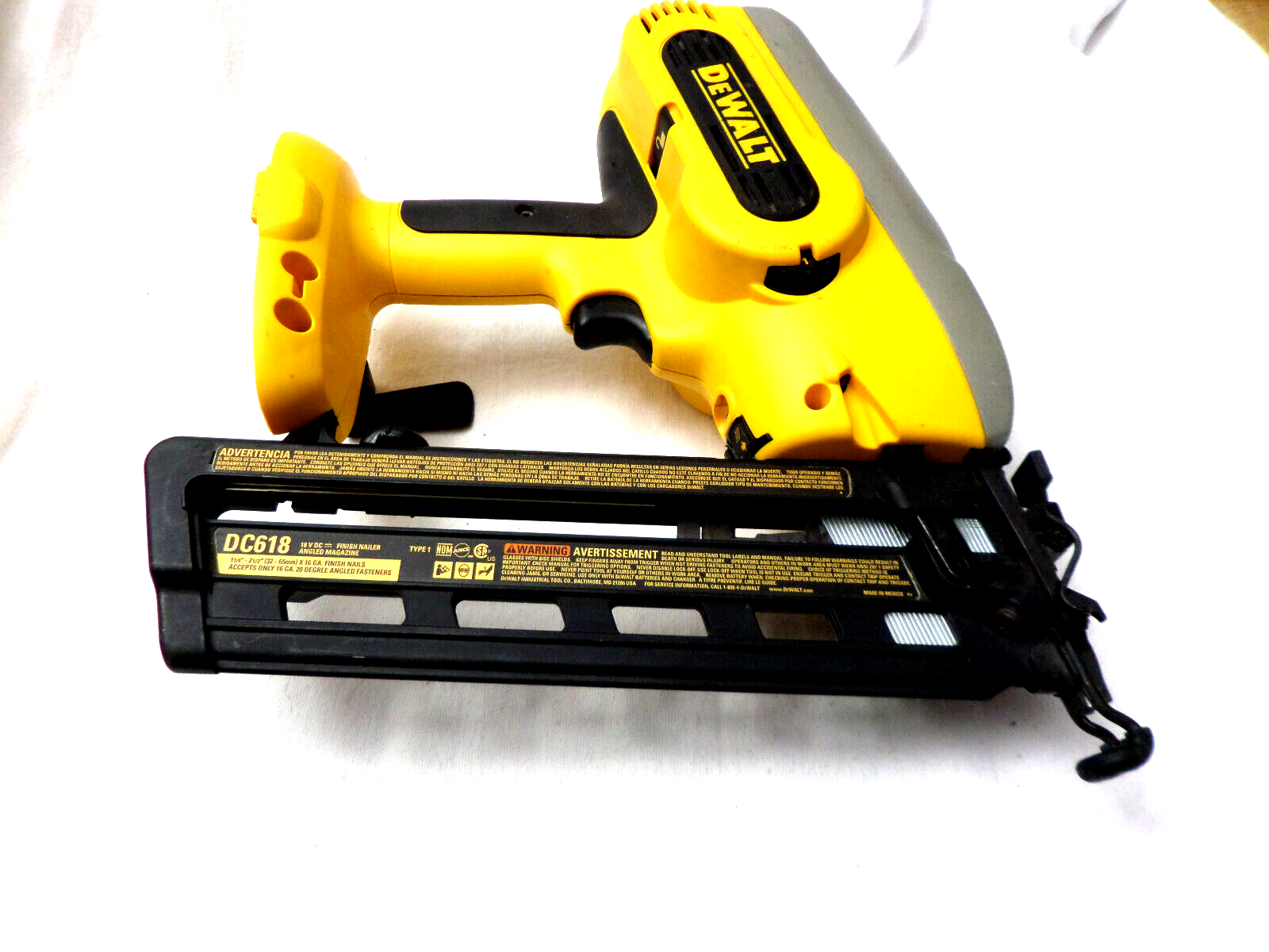 DeWalt DC618 Cordless 18V Finish Nailer 1 1/4" 2 1/2" 16 Gauge 20