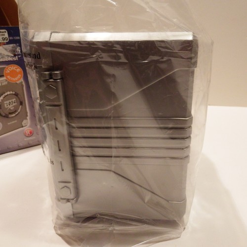 RadioShack - Lock’ N Safe - Voice Password Children’s Bank - 60-1266 *NIB *RARE - Picture 4 of 17