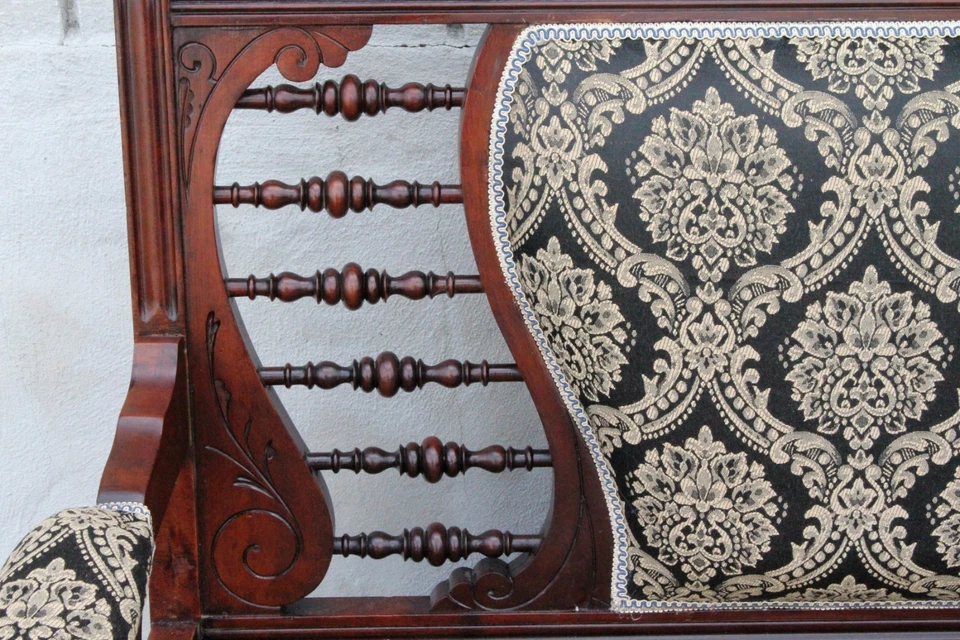 Precioso sofá de cerezo artesanal con ruedas, tapicería nueva, siglo XIX Foto 3 de 4