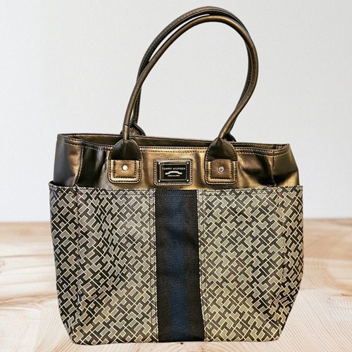 Tommy Hilfiger Monogrammed TH Logo Bag This vintage Tommy Hilfiger bag