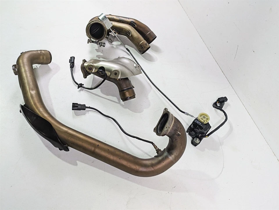 Комплект труб и сервоприводов выпускного коллектора 2013 Ducati Hypermotard 821 SP 57013292B - Изображение 2 из 4