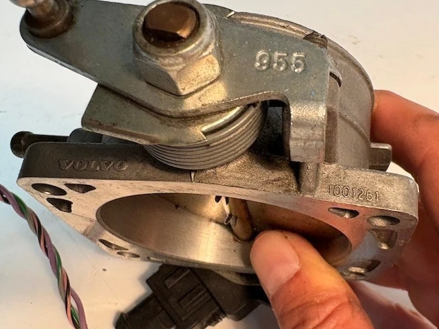 Volvo 960 Throttle Body with TPS sensor by Bosch Foto 2 de 3