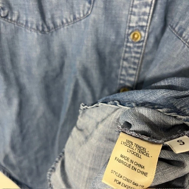 Top de tela y piedra para mujer pequeño cambray denim con botones camisa BOHO Anthropologie Foto 4 de 4