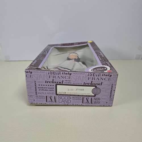 Vintage Effanbee 'France' Doll #1102 - Dolls of the World Series - Open Box - Picture 3 of 3