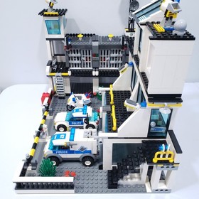 Lego 2008 City Town Police Headquarters 7744 With Manuals 99% Complete