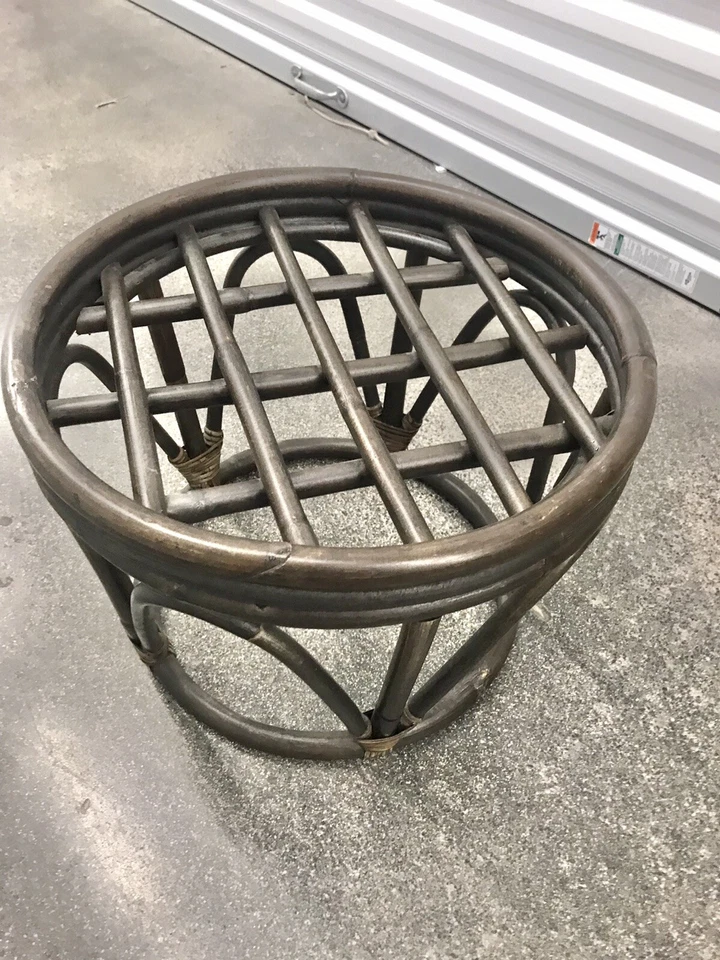 Otomana de bambú vintage. Foto 4 de 4