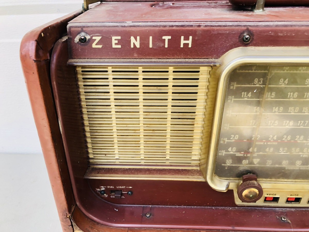 Vintage Zenith Trans-Oceanic Wave Magnet Radio Powers On