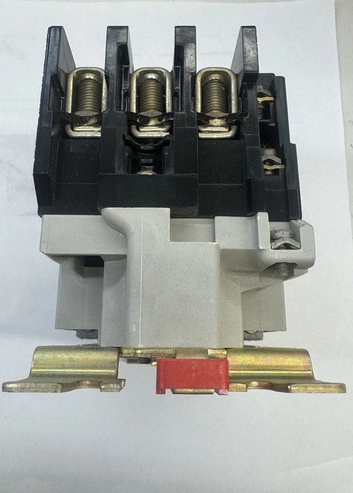 Telemecanique | LC1 D503K | Bobina 120V | Contactor CAJA ABIERTA SIN USAR Foto 4 de 4