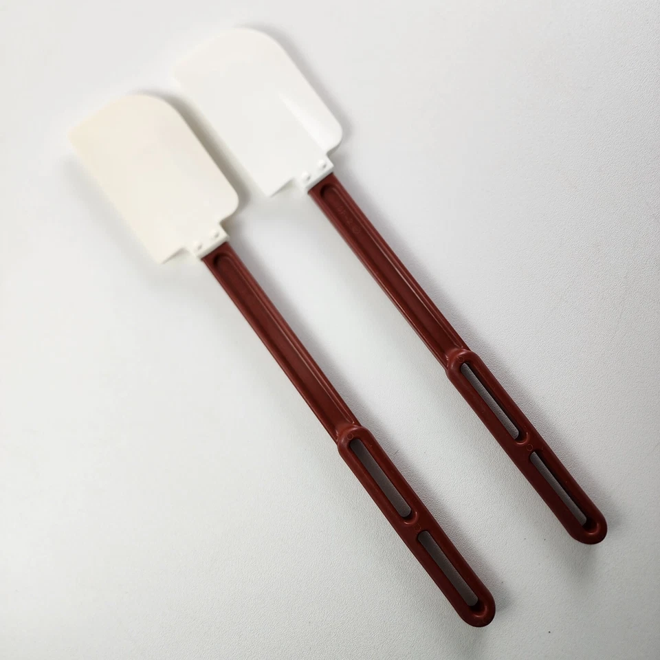 VOLLRATH Chefmate 52026 Scraper Shaped Rubber Spatula 17” Commercial - Image 4 of 4