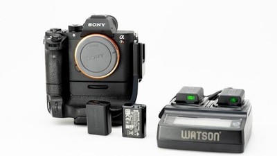 Sony A7R II 42.4MP Digital Camera - battery grip.  arca bracket, Watson charger