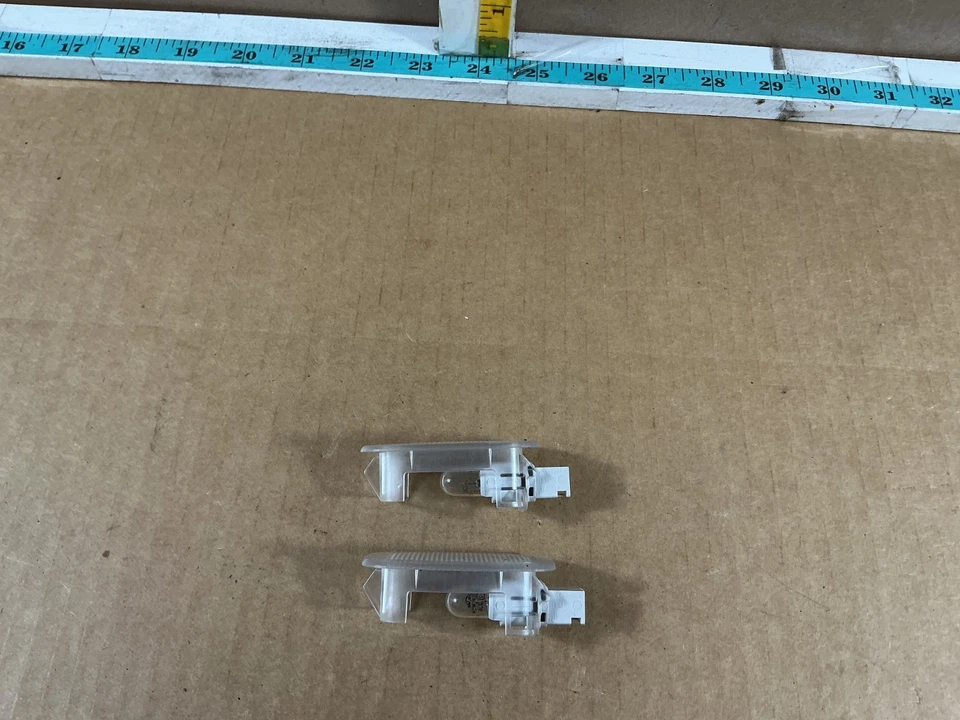 2008-2014 Mercedes Benz C250 Interior Courtesy Light Lamp OEM - Image 2 of 4