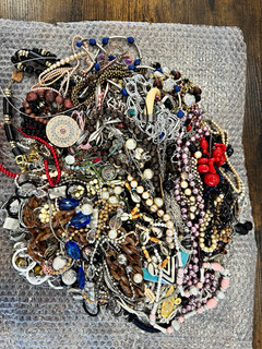 Modeschmuck Konvolut mehrfarbig ca. 5 kg: Ketten Armbänder Ringe Ohrringe