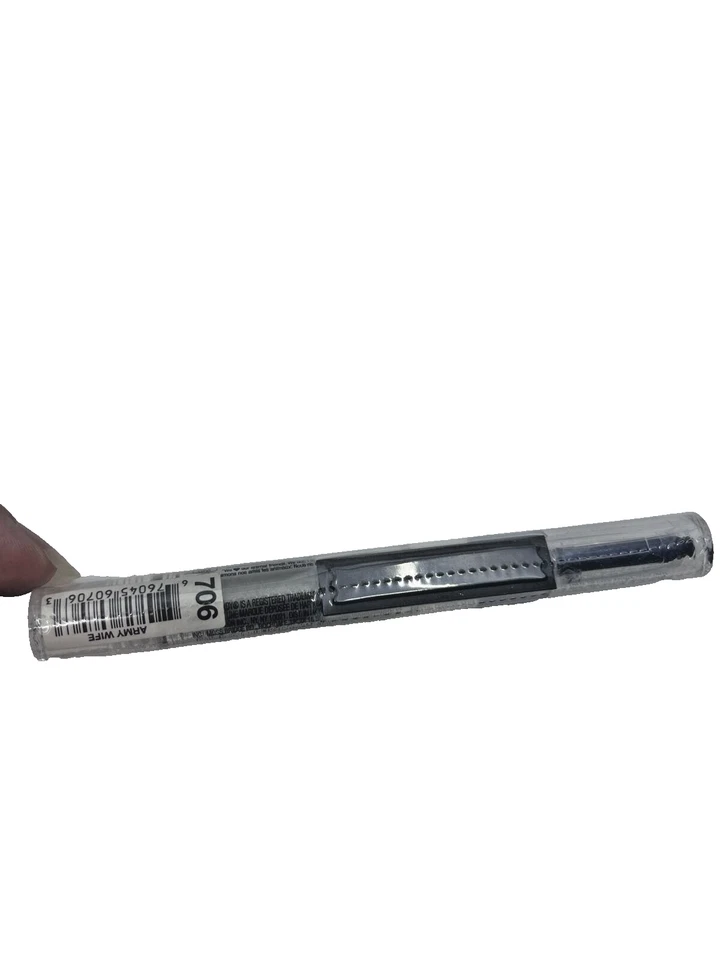 Sombra de ojos verde Hard Candy That's How Eye Roll in shade 706 Army Wife Foto 3 de 3