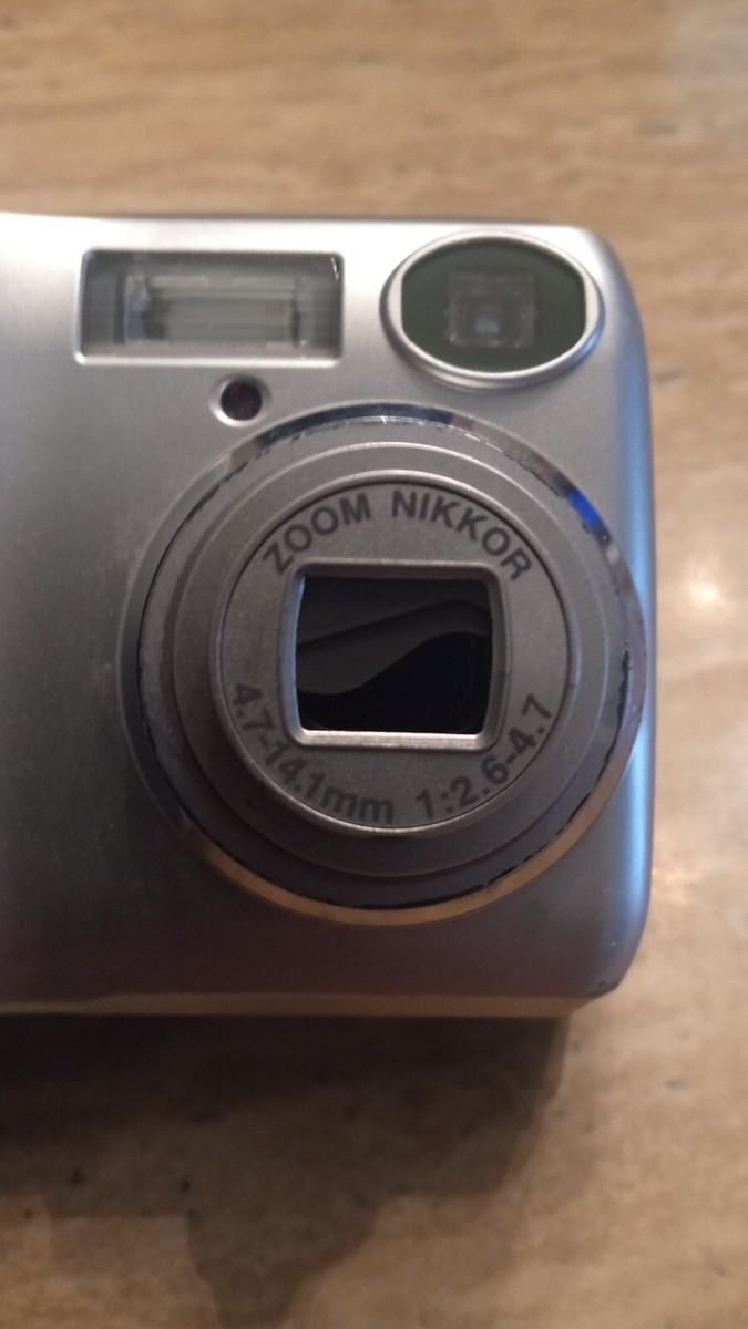 Nikon Coolpix 2200 2MP Digital Camera with 3x Optical Zoom Nikon Coolpix 2200 2MP Digital Camera with 3x Optical Zoom