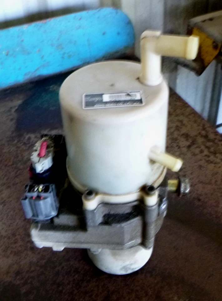 Bomba de dirección asistida Mazda 3 BK 1/04-4/09 Foto 3 de 4