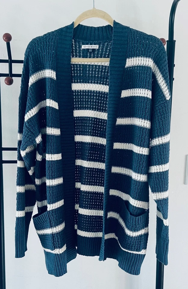 Cardigã feminino American Eagle AE malha aberta tamanho médio listra marinha - Imagem 3 de 4