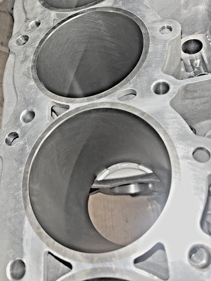 NEW Dodge Viper 8.4 V10 Aluminum Block SRT-10 05037723AA 4th /5th Gen - Изображение 3 из 4