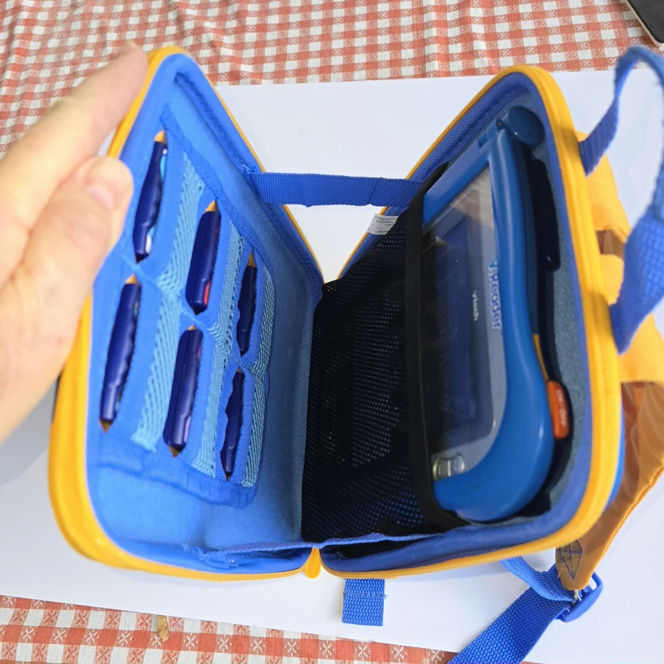 VTech V.Reader Interactive E-Book System with 7 Cartridges + Carrying Case Works - Image 4 of 4