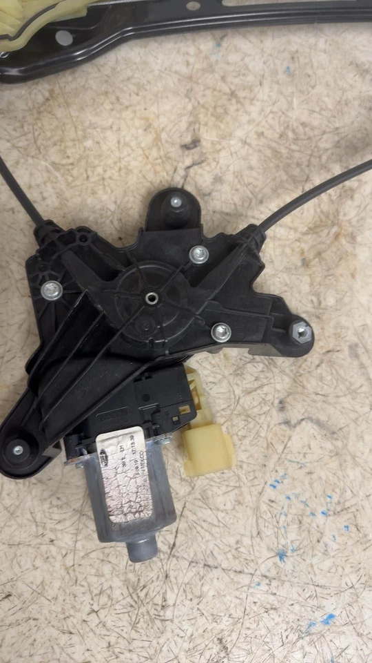 REGULADOR VENTANA TRASERA IZQUIERDA CON MOTOR FORD FUSION 13-20 LINCOLN MKZ 13-20 Foto 2 de 4