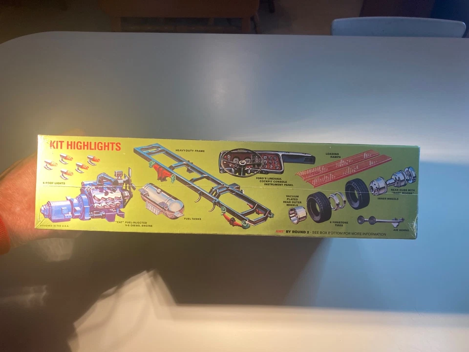 AMT FORD LN 8000 RACE CAR HAULER  1:25  Model Kit  AMT 758/06 - Sealed 2014 - Image 4 of 4