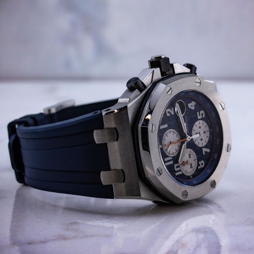 Audemars Piguet Royal Oak Offshore Chronograph "Navy" Ref. 26470ST.OO.A027CA.01 - Picture 16 of 21