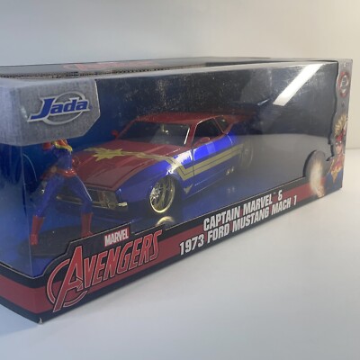 ミニカー 1:24 CAPTAIN MARVEL &amp; 1973 FORD MUSTANG Marvel Captain Marvel Ford Mustang 1:24