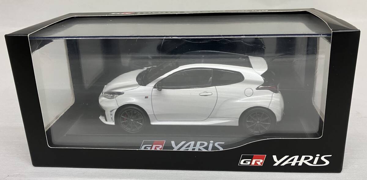 信頼への信頼 Burl White Platinum 1/30 Car Mini Yaris Gr Mica Novelty 089 乗用車