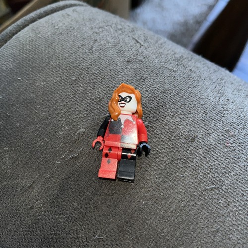 LEGO Harley Quinn Black & Red minifigure DC Super Heroes No Hat 