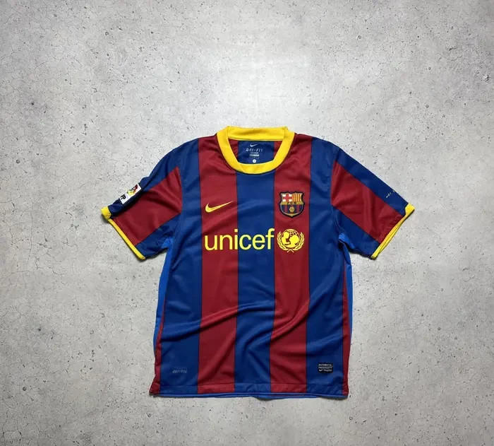 Nike FC Barcelona 2010/2011 A Iniesta #8 Soccer Jersey | eBay