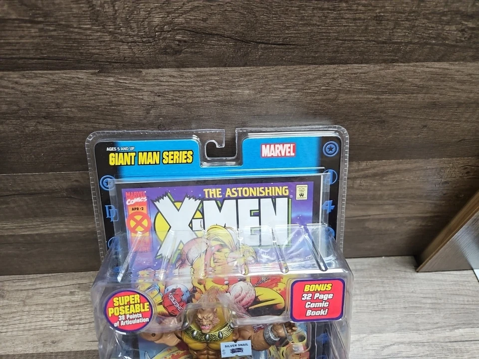 Toybiz Marvel Legends Sabretooth Giant Man BAF - Imagem 4 de 4