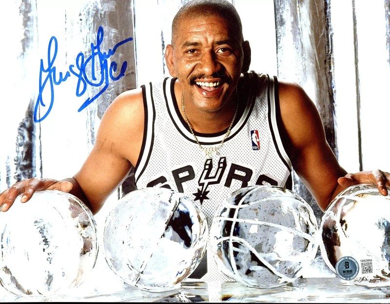 George Gervin HOFer Autographed 8x10 Photo...Beckett Authenticated!
