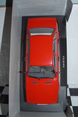 MODELCAR - Voiture cabriolet de 1991 couleur noire - AUDI 80