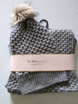 BCBGeneration Gray Knit Beanie Hat & Loop Scarf Set Faux Fur Pom Pom Chic Cozy