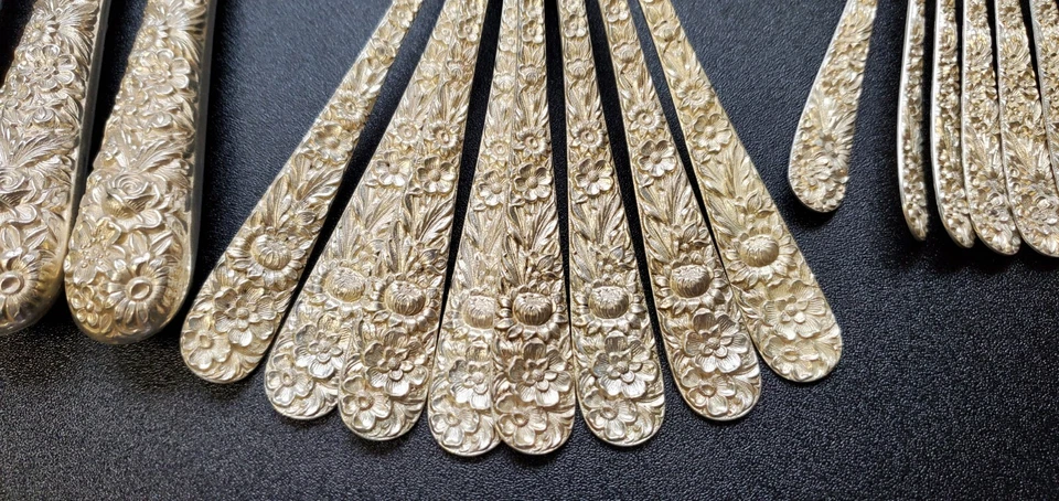 Juego de cubiertos florales S. Kirk & Son de plata esterlina repousse ornamentados de lujo de alta gama Foto 2 de 4