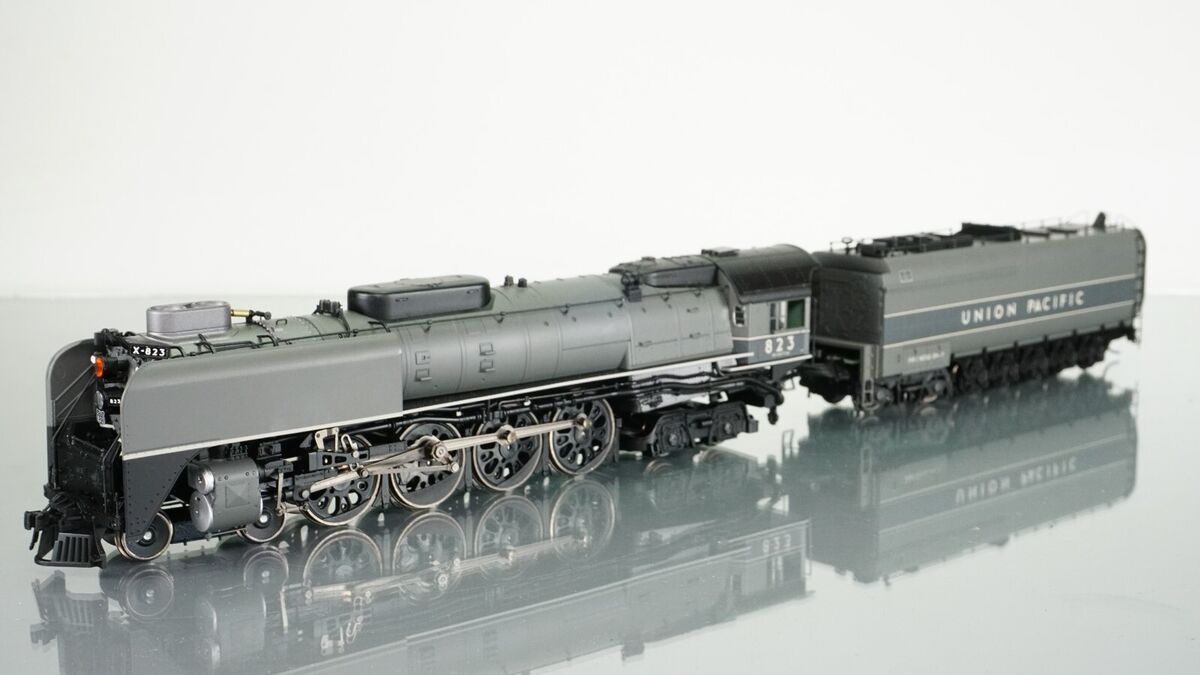 Athearn Genesis 4-8-4 FEF-2 Union Pacific Gray 823 DCC w Athearn Genesis 4-8-4 FEF-2 Union Pacific Gray 823 DCC w