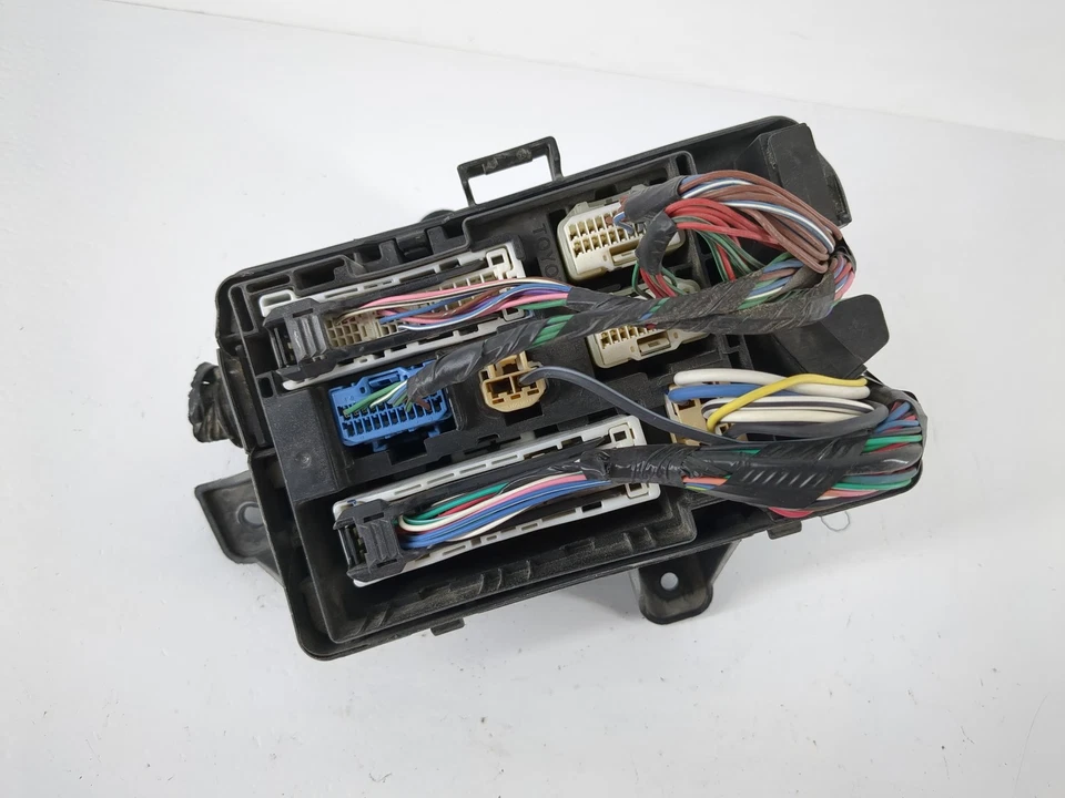 Módulo de relé de caja de fusibles Toyota Tundra 2010-2010 NI3NB Foto 2 de 4